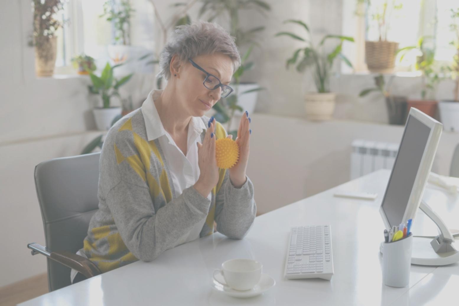 Συμμετέχοντες σε συζήτηση για οικονομική ψυχολογία
